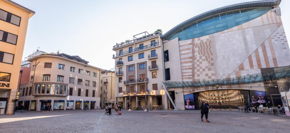 Il Teatro Capovolto si apre verso piazza Battisti con una doppia proposta nel segno del cinema